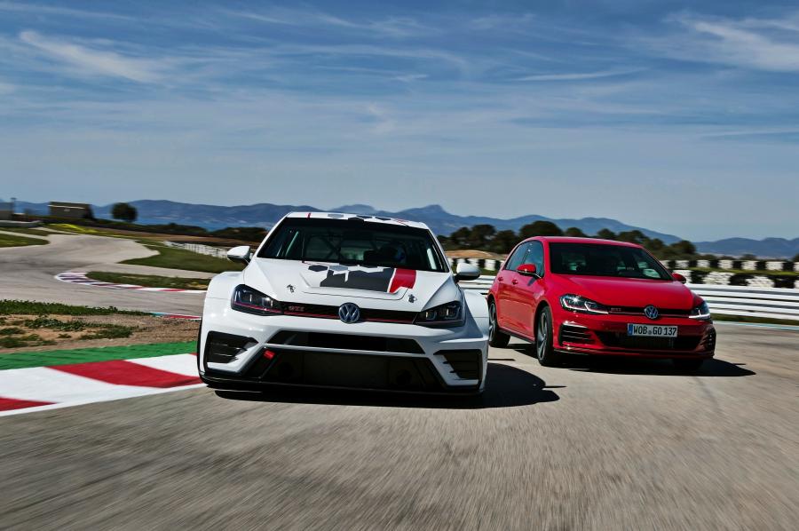  Volkswagen Golf GTI TCR 2017 года  (фото 29 из 33)